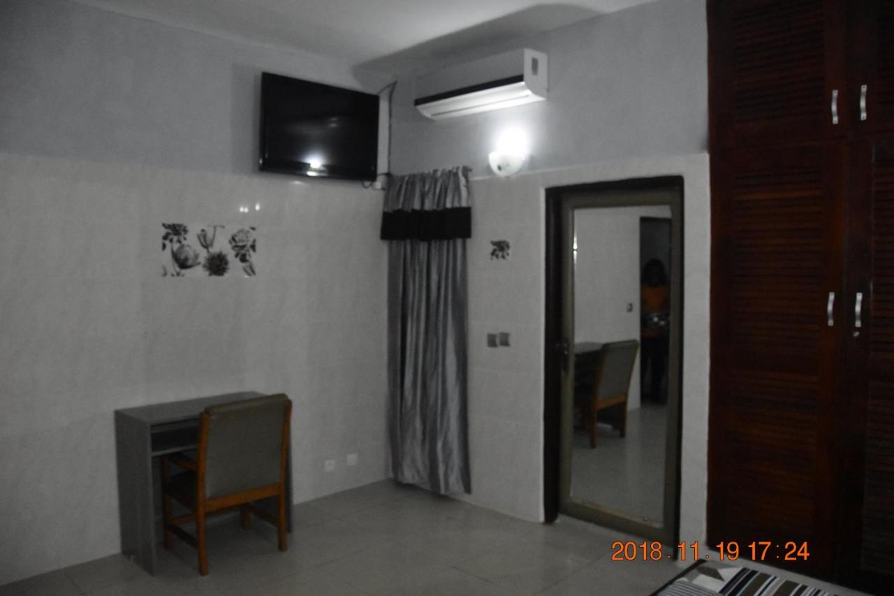 Hotel Residence Georges Colette Yopougon Exterior photo