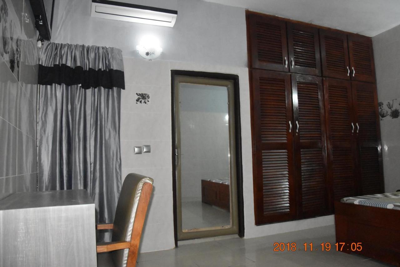 Hotel Residence Georges Colette Yopougon Exterior photo